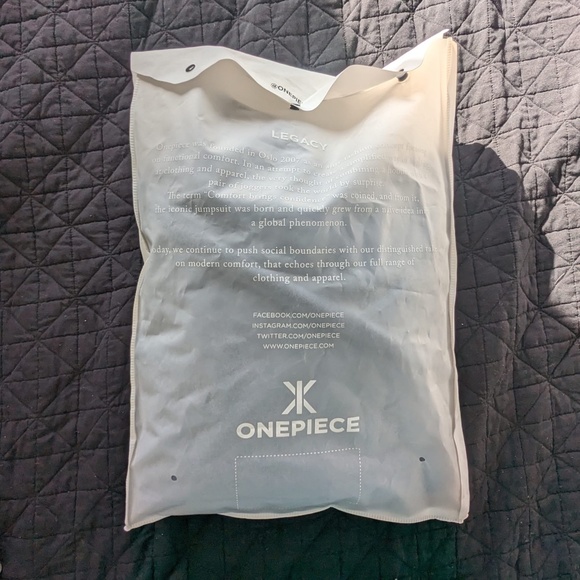 Onesie - Unisex - Size M and L - Picture 4 of 4